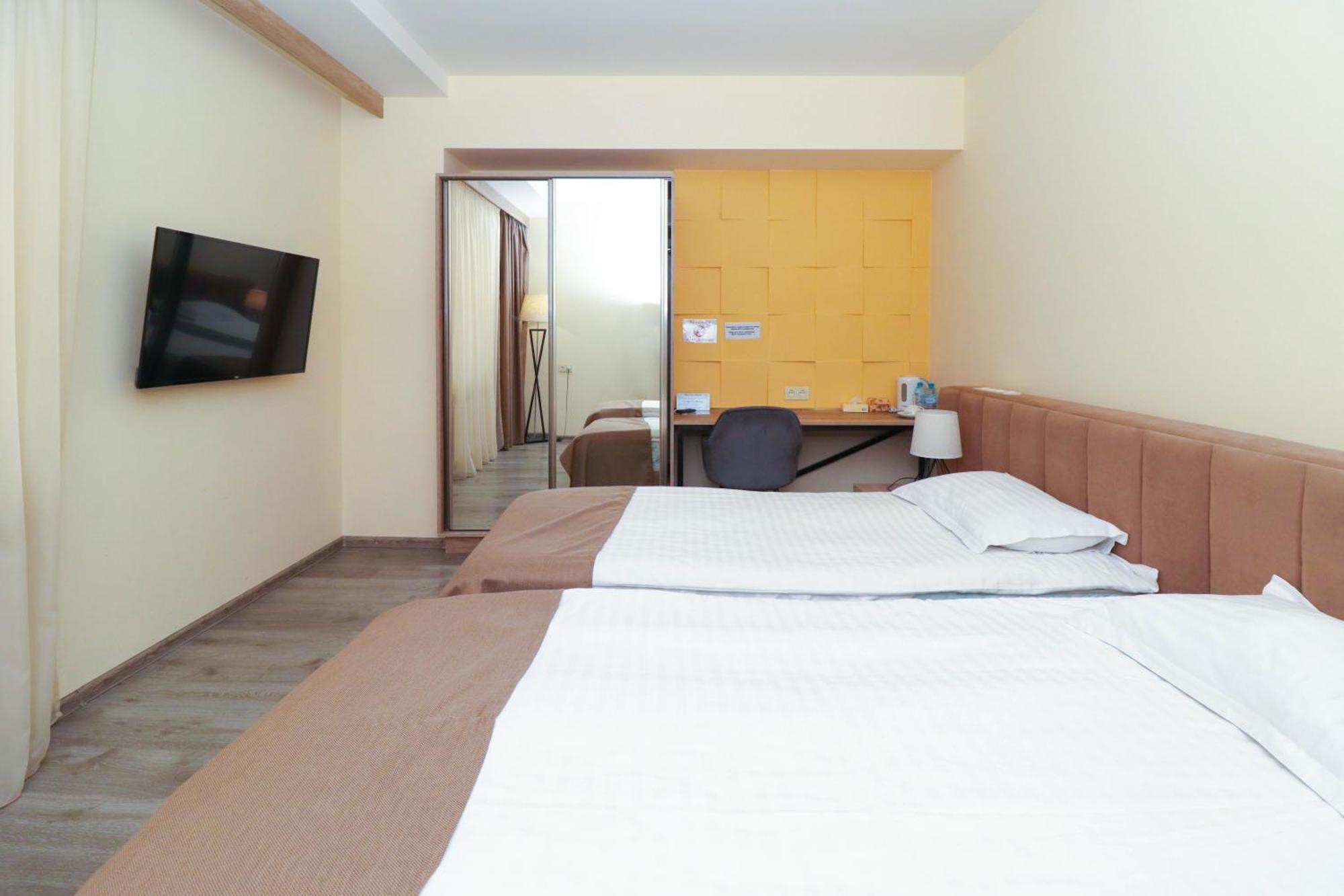 Mandarin Hotel Erévan Extérieur photo